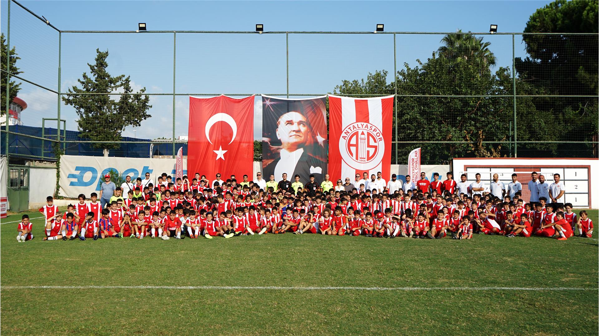 Antalyaspor Futbol Okullarımız Zafer Bayramı’nda Buluştu