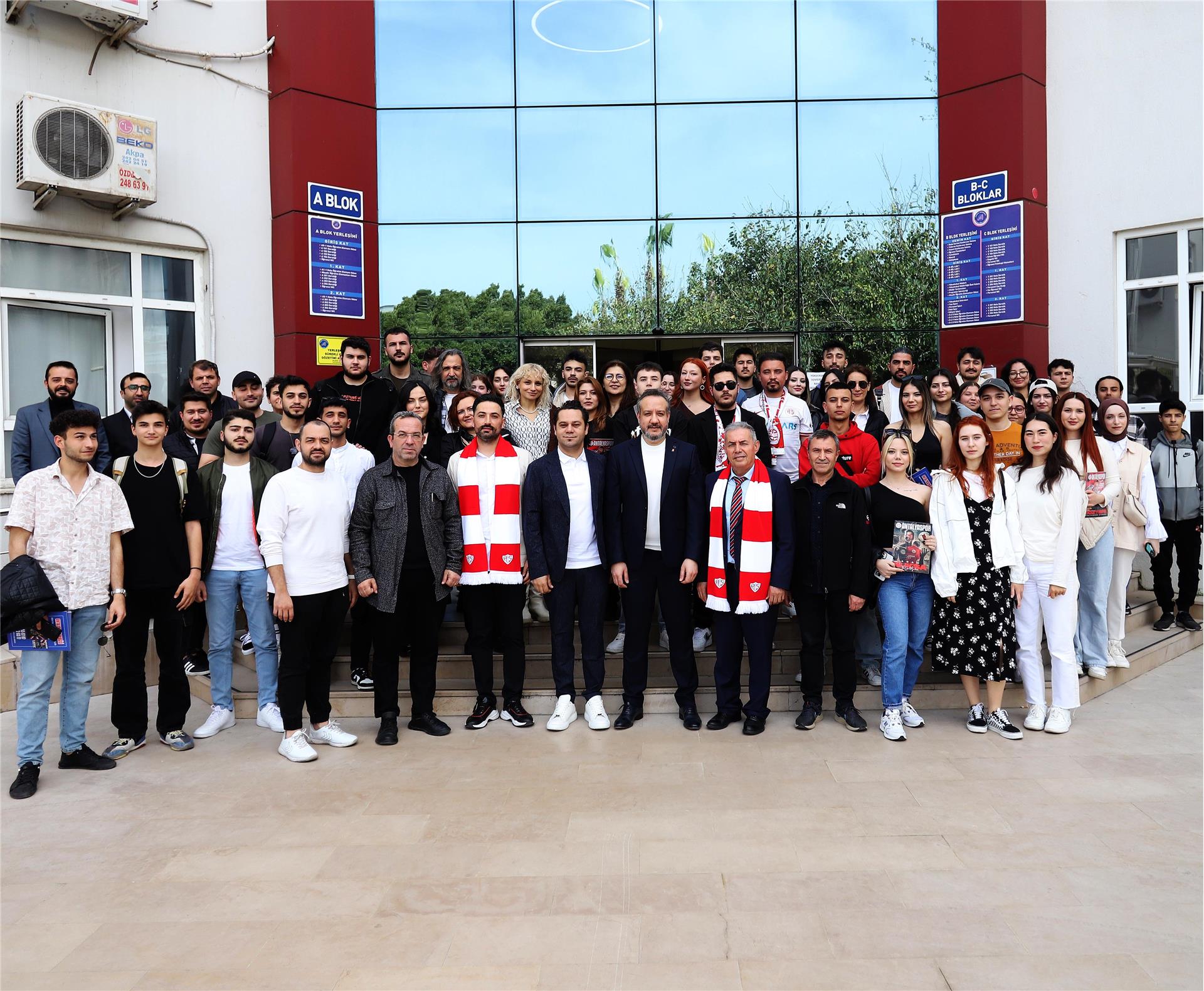 Akdeniz Üniversitesi'nde Gençlerle Buluştuk