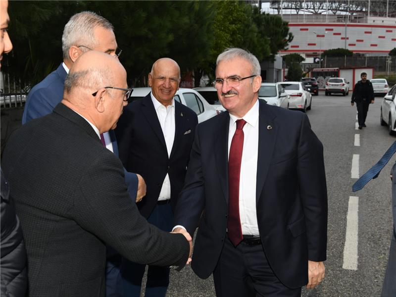 Antalya Valisi Münir Karaloğlu'ndan Kulübümüze Ziyaret