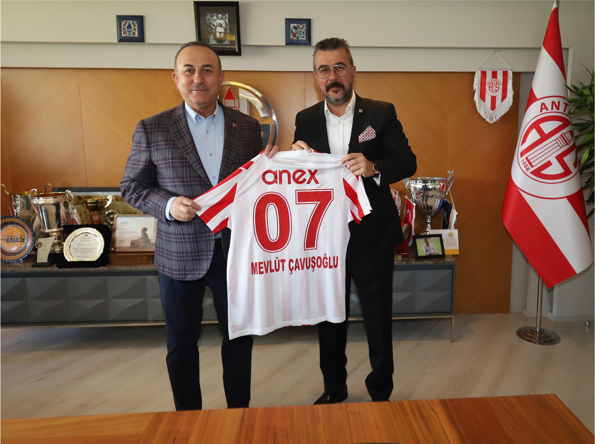 Dışişleri Bakanımız Sn. Mevlüt Çavuşoğlu, Kulübümüzü Ziyaret Etti