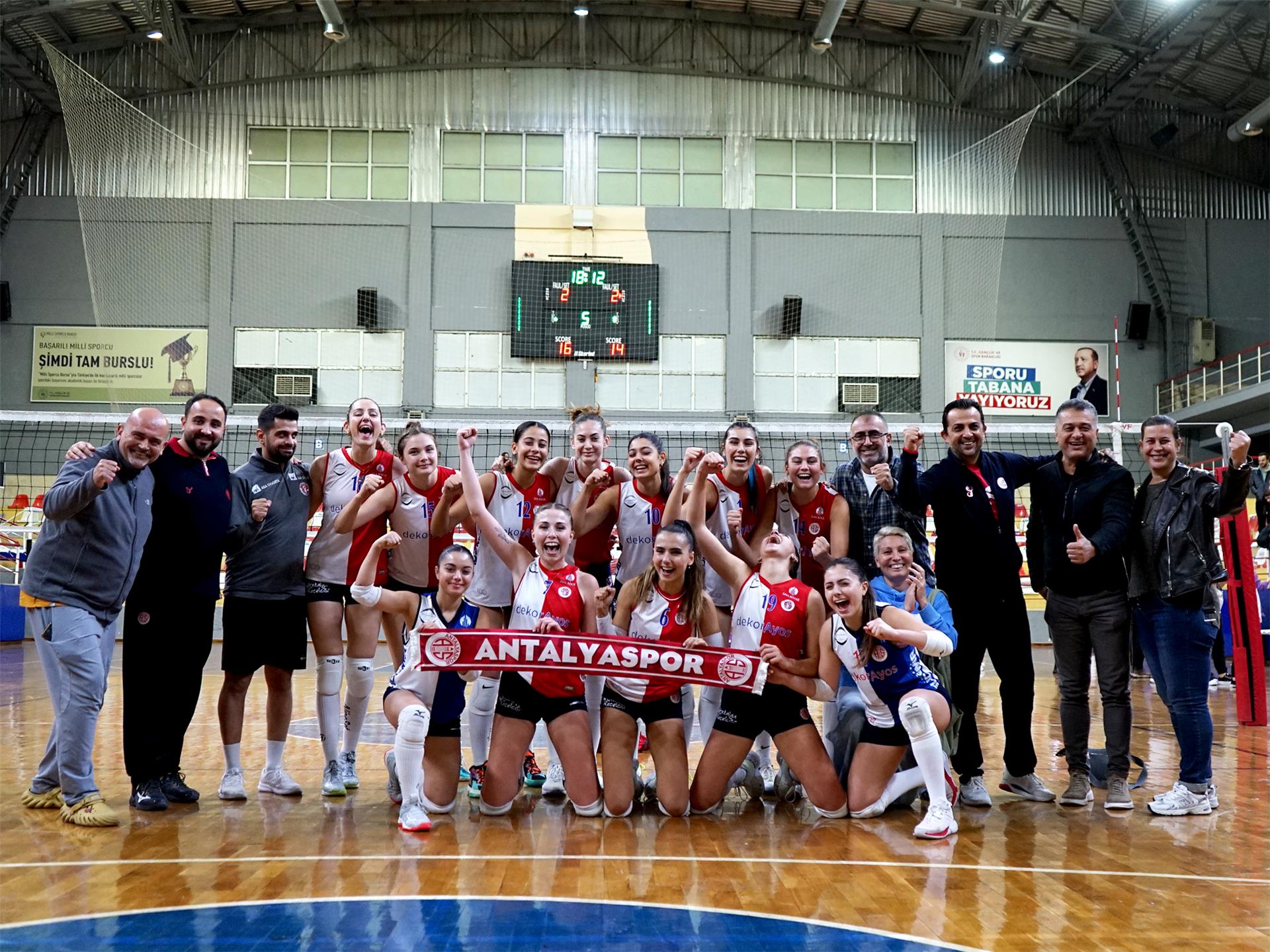 Voleybol Takımımızdan Müthiş Geri Dönüş