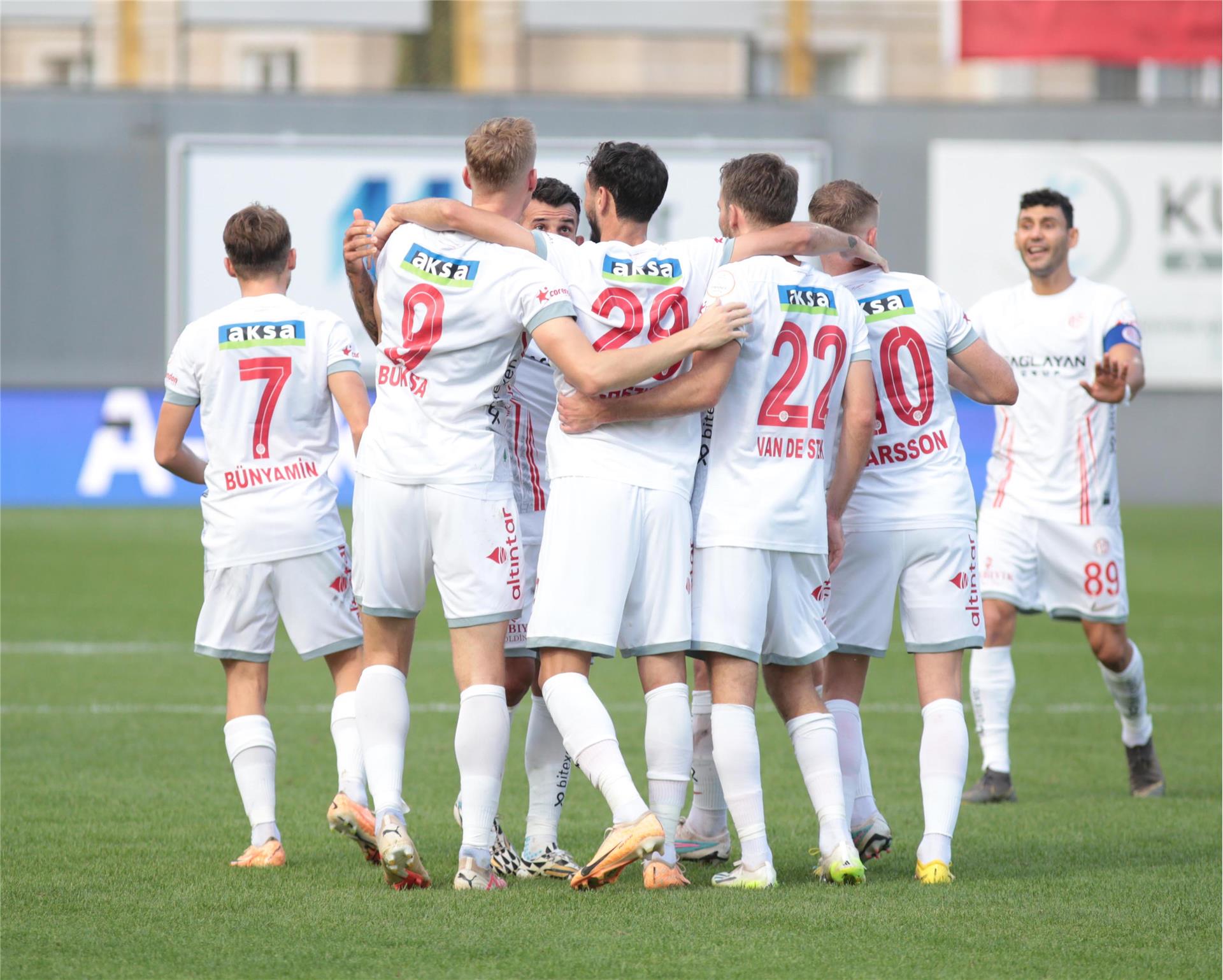 İstanbulspor 1-2 Bitexen Antalyaspor, Futbol