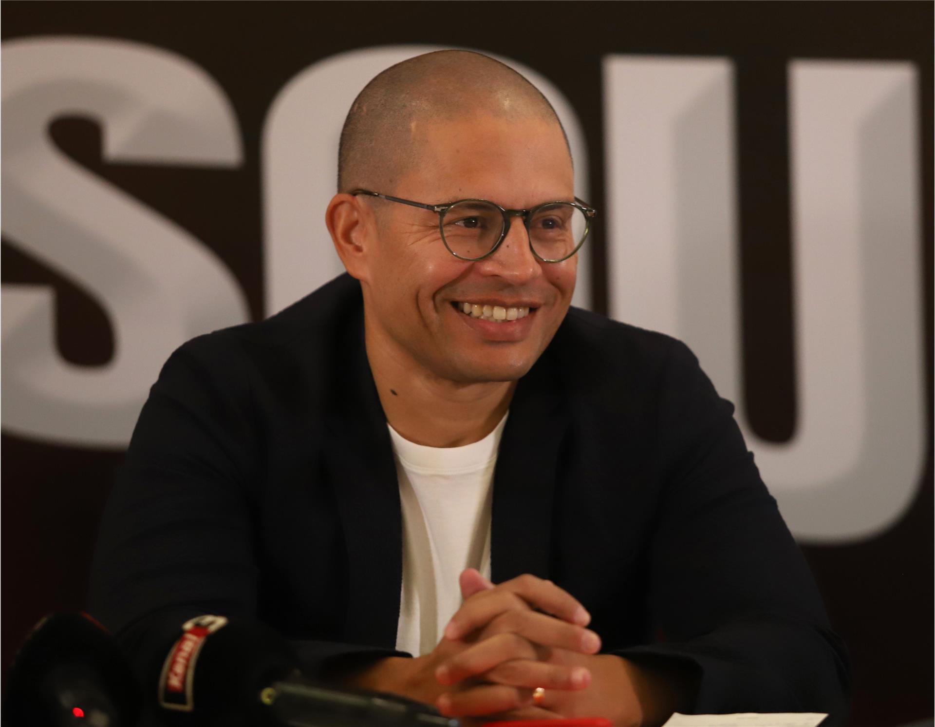 Teknik Direktörümüz Alex de Souza İçin İmza Töreni Düzenlendi
