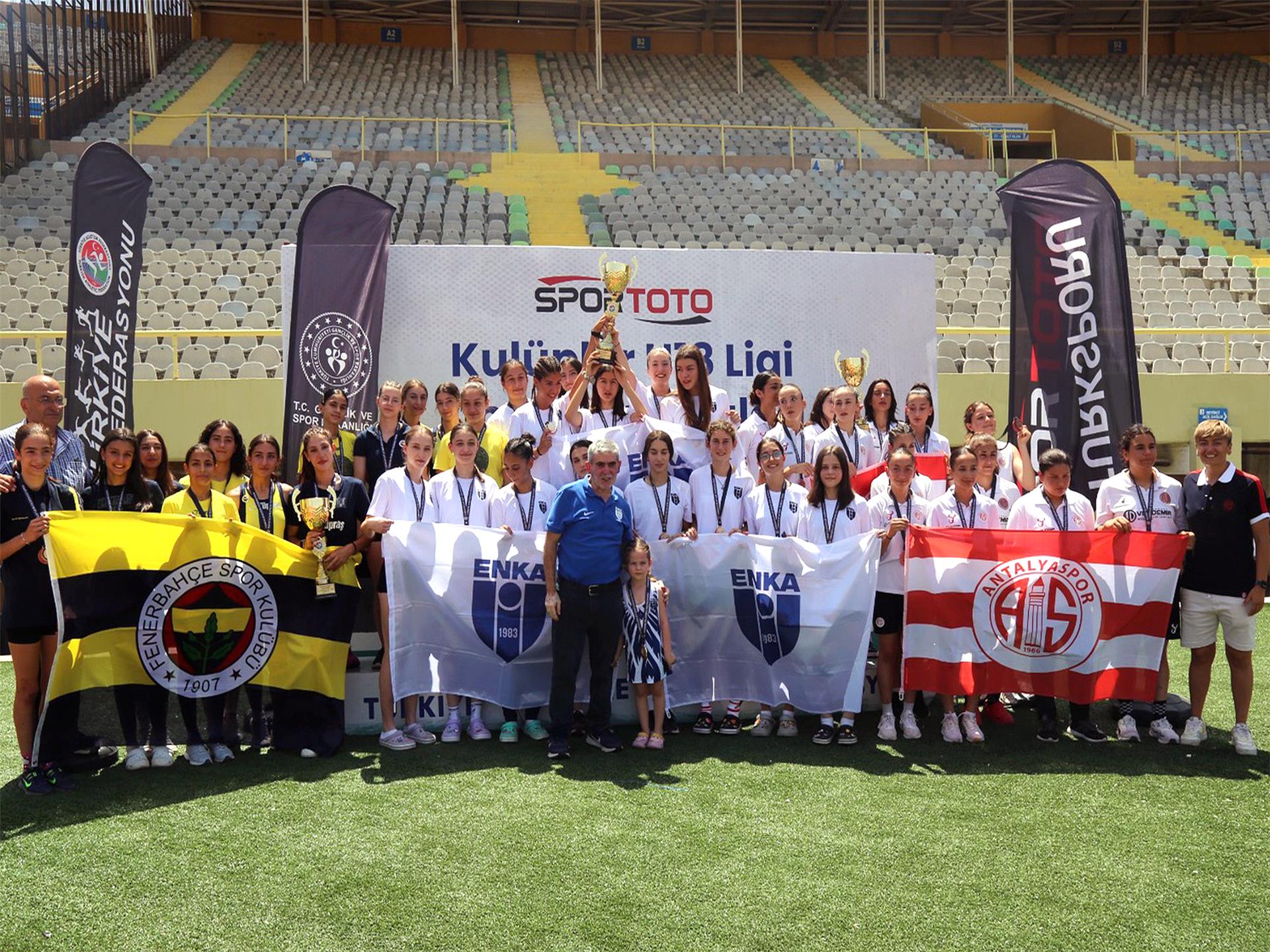 Genç Atletlerimiz U18 Kulüpler Ligi’ni Kupa ile Tamamladı