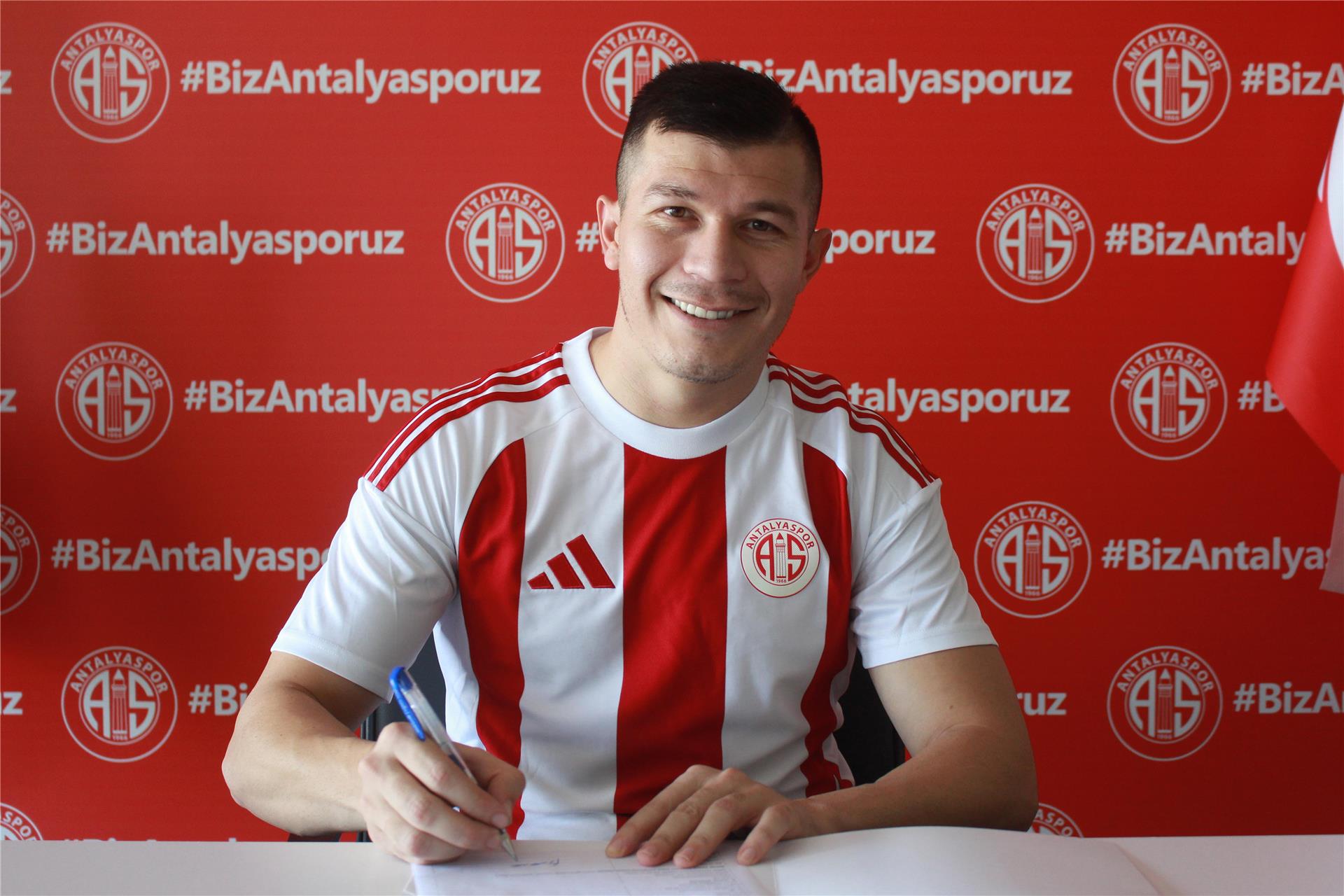 Braian Samudio İmzayı Attı