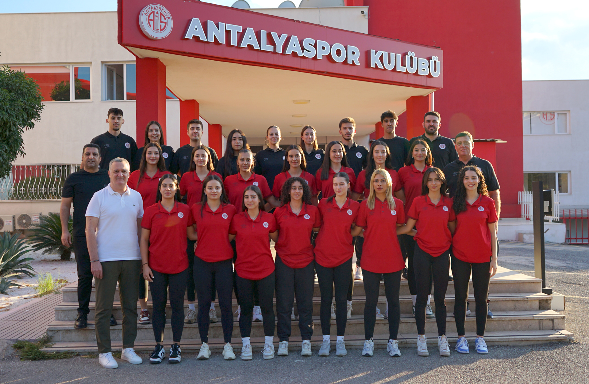 Emir Tur Antalyaspor’da İmzalar Tamam