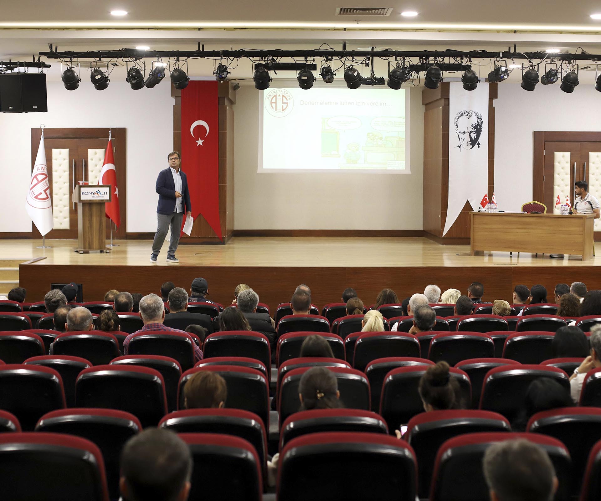Antalyaspor Akademisi’nde Veli Toplantısı Yapıldı Antalyaspor Akademisi’nde Veli Toplantısı Yapıldı