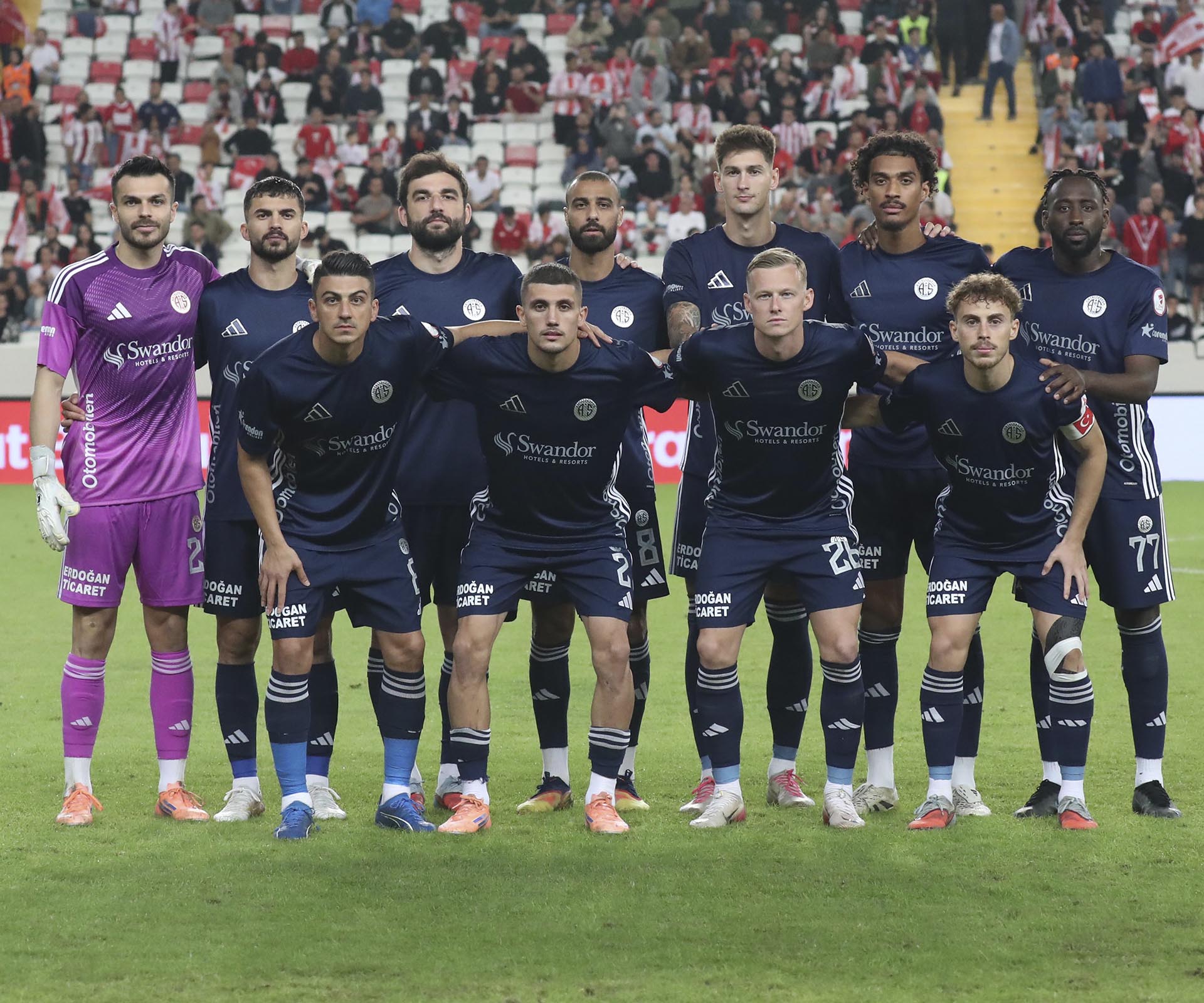 Antalyaspor, Bursaspor’u 3-0 ile geçti!