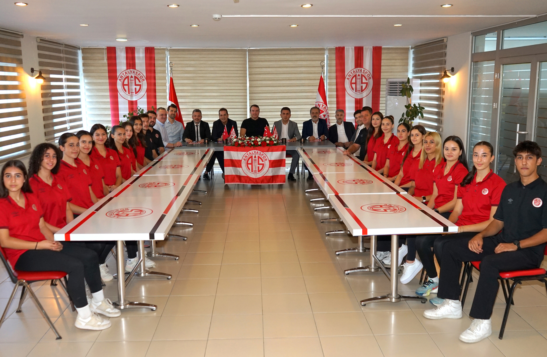 Voleybol Takımımızın Yeni Adı: Güral Premier Antalyaspor