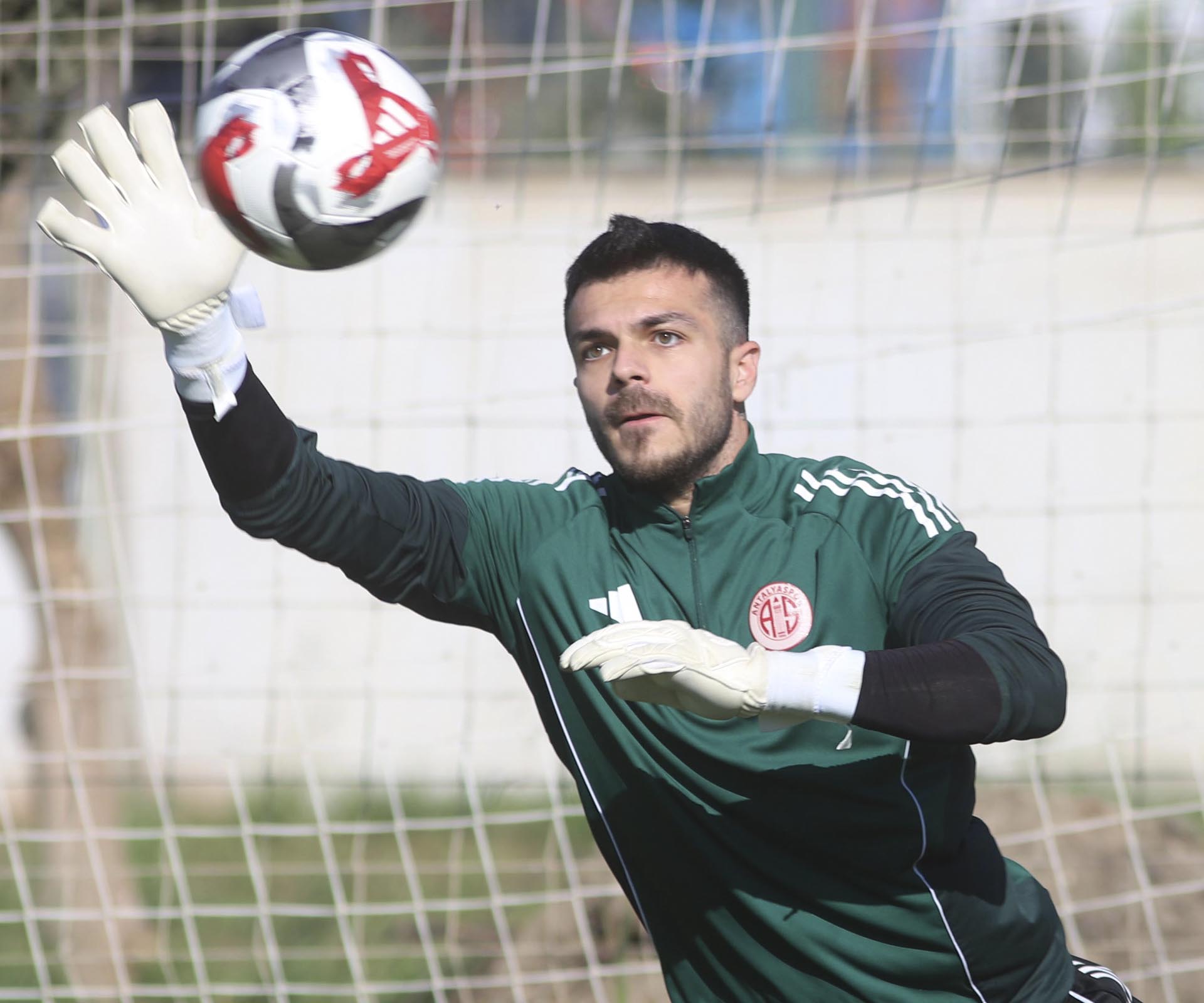 Antalyaspor, Antrenmanla Doğum Gününü Kutladı!