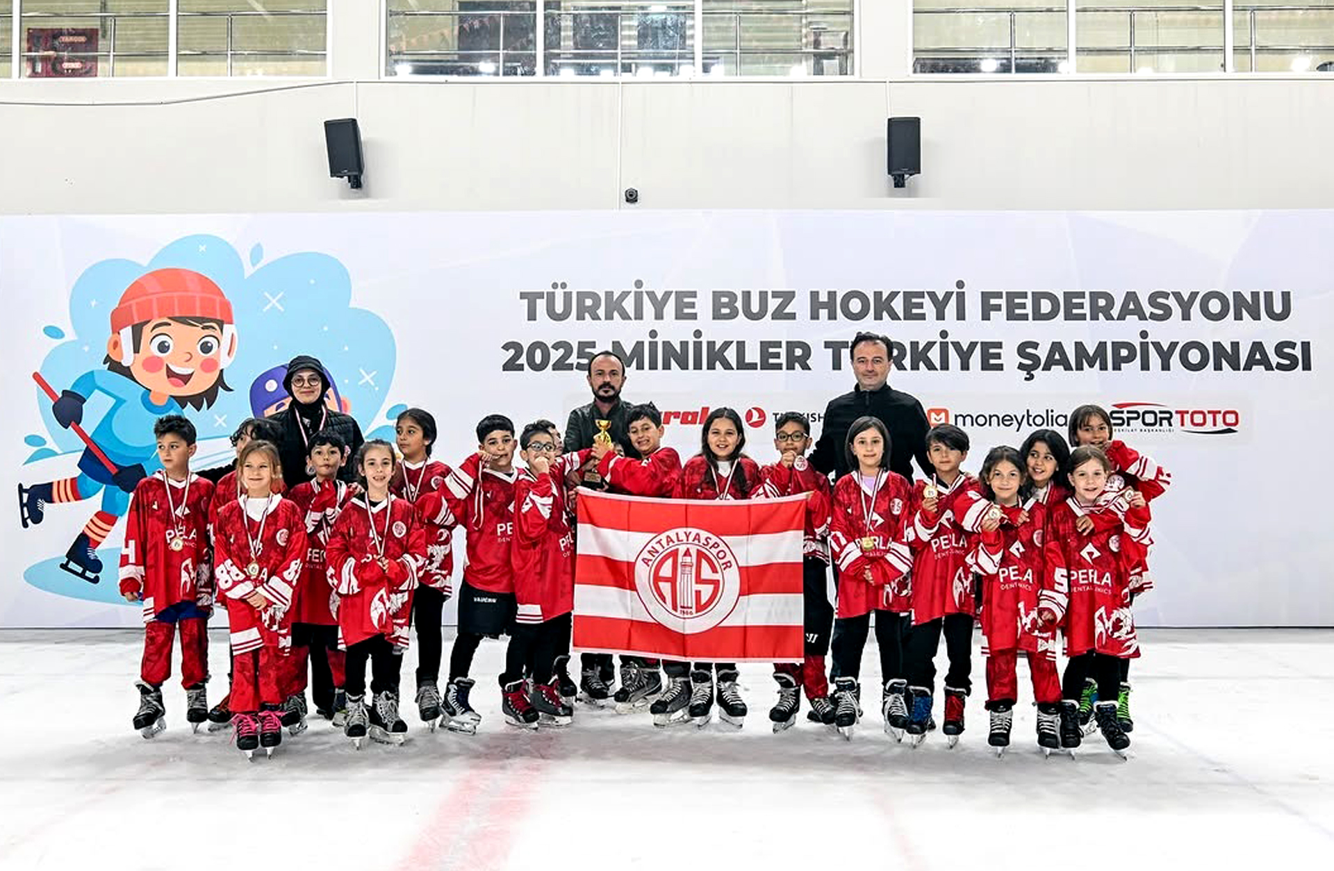 Minik Buz Hokeyi Takımımız Başkentte Şampiyona Heyecanı Yaşadı