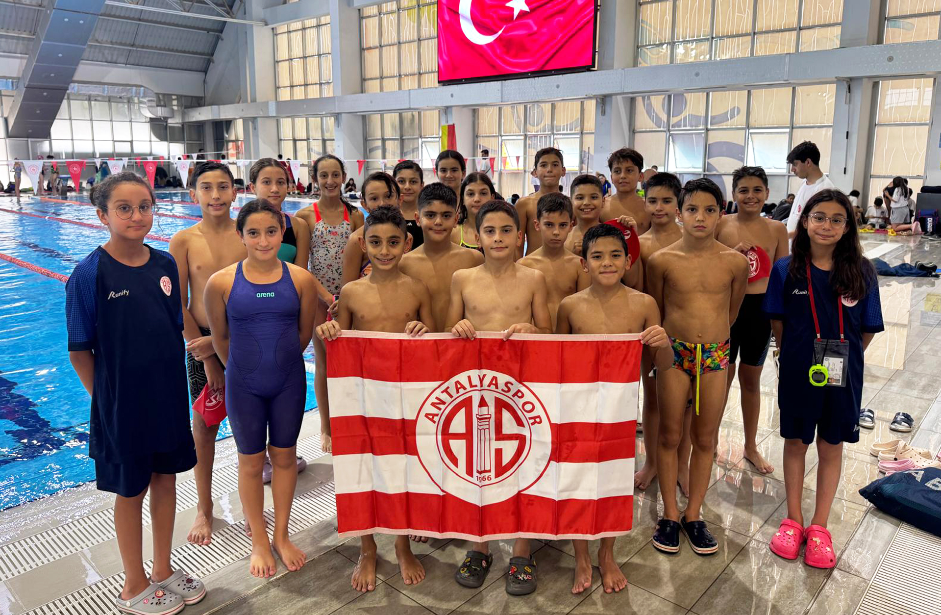 Minik Sporcularımız Yüzme Gelişim Ligi Finalinde