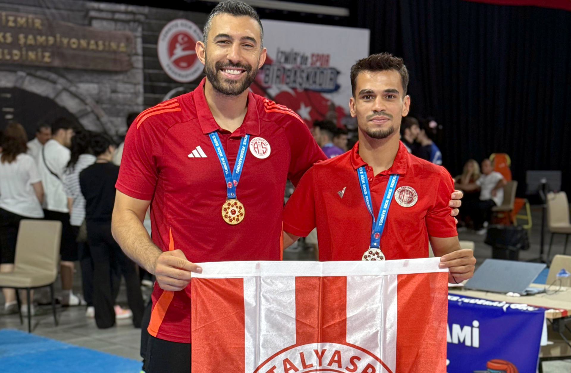 Kick Boksörlerimizden İzmir’de 2 Madalya 1 Milli Takım Vizesi