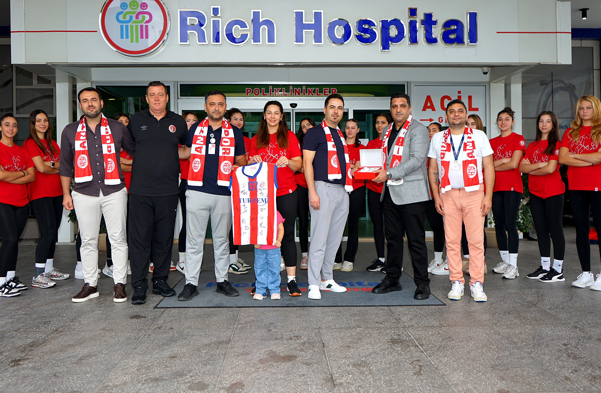 Güral Premier Antalyaspor’un Yeni Sağlık Sponsoru: Rich Hospital