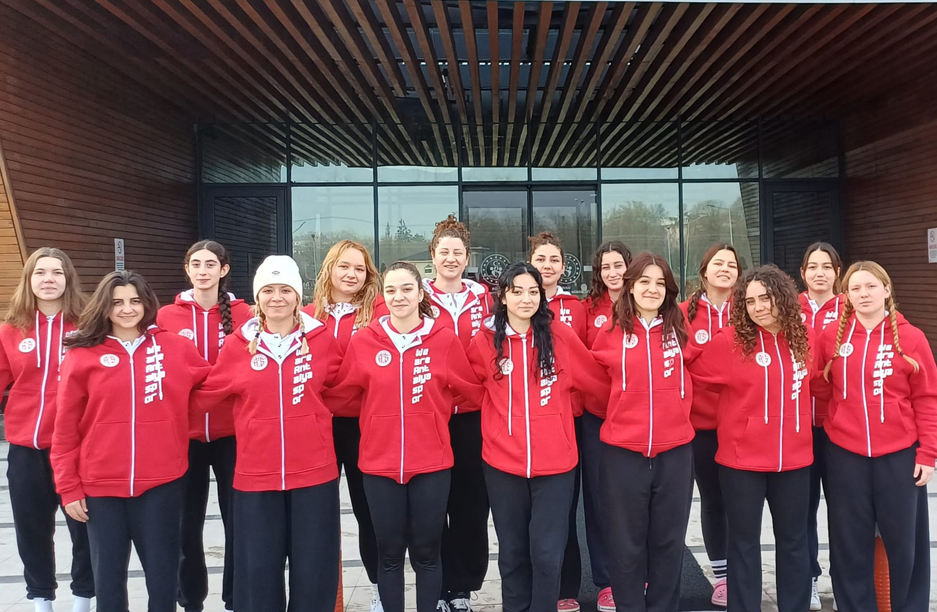 Kadın Sutopu Takımımız Bronz Grup’ta İkinci