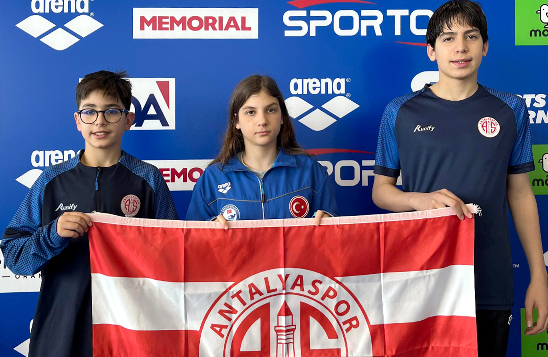 Genç Yüzücülerimiz Edirne’de Gelişimlerini Sahneledi