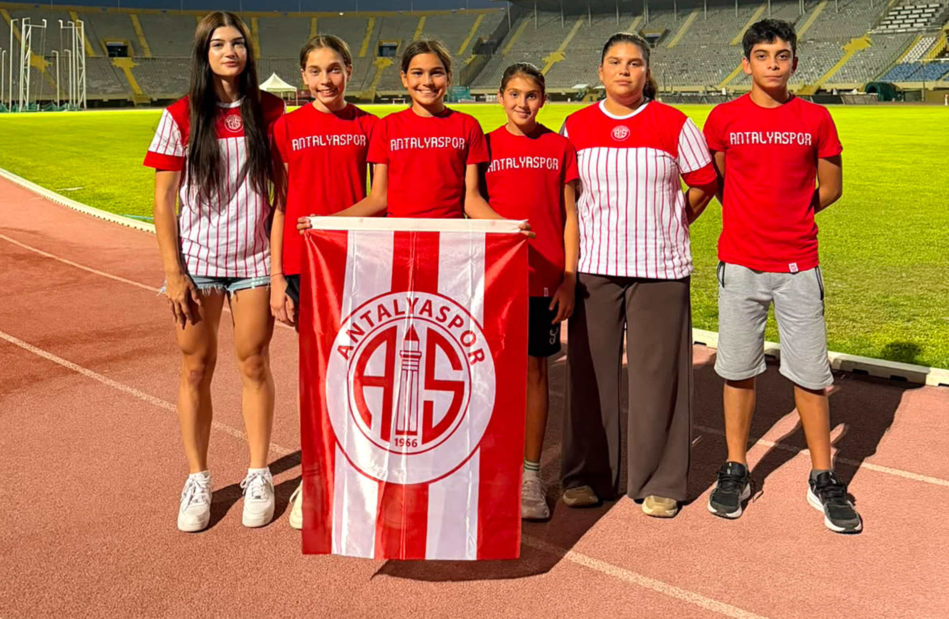 Atletlerimiz Sezonu İzmir'de Tamamladı