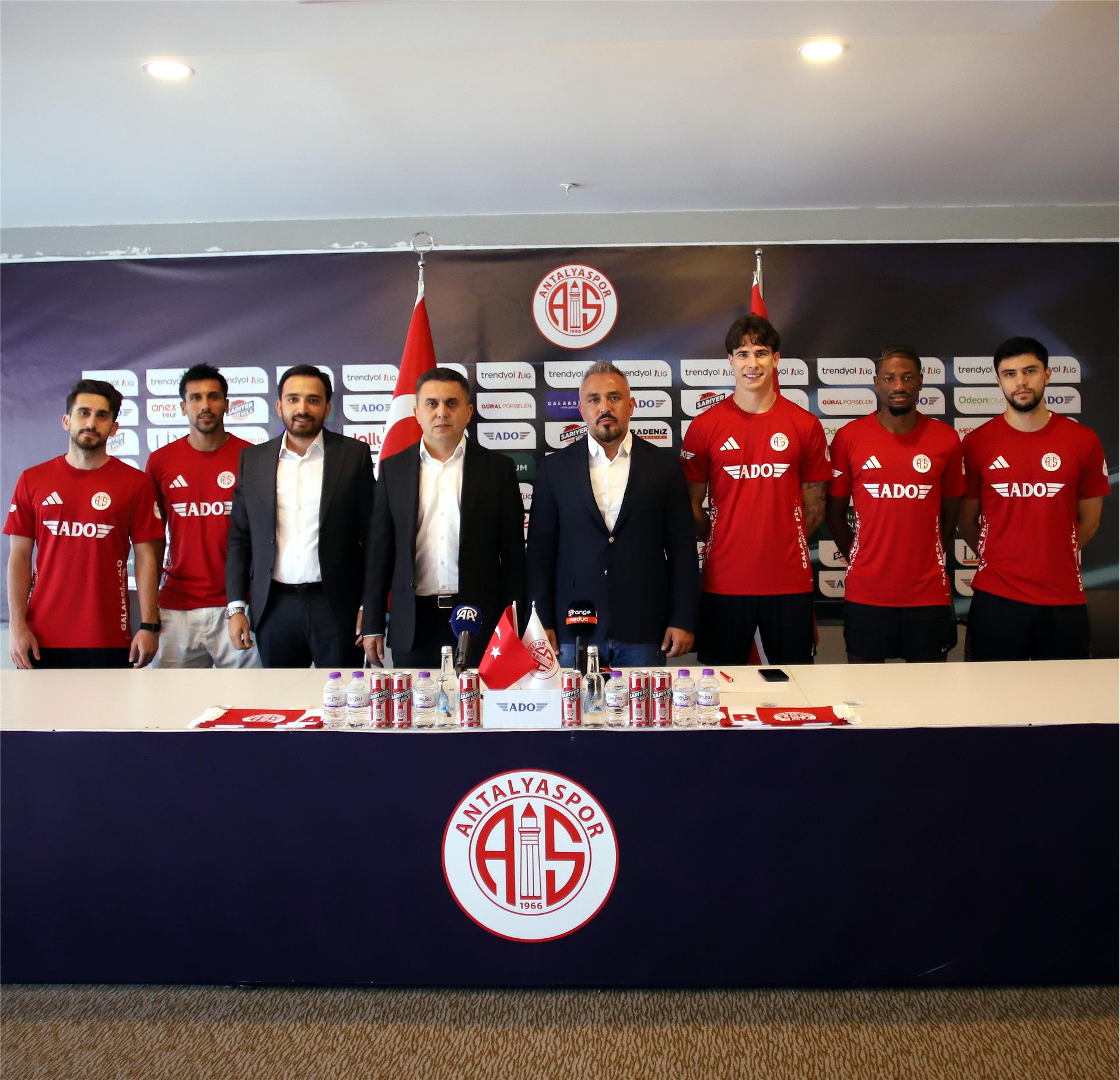Yeni Transferlerimiz İçin İmza Töreni Düzenlendi