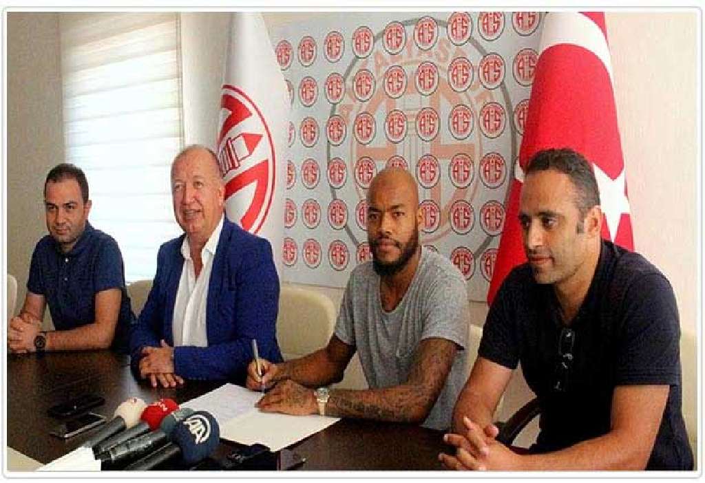 Rais M'bolhi Antalyaspor'da