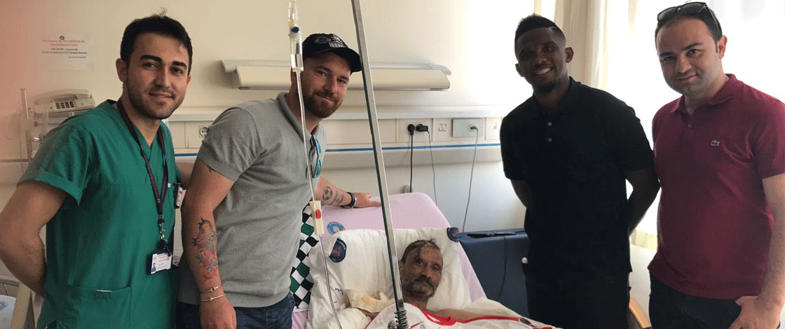 Takım Kaptanımız Samuel Eto'o Şükrü Dayı'yı Hastanede Ziyaret Etti