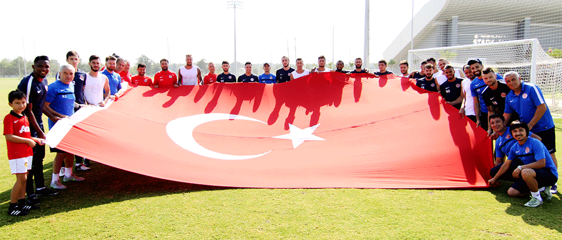 Takımımız Dev Türk Bayrağıyla Antrenmanda