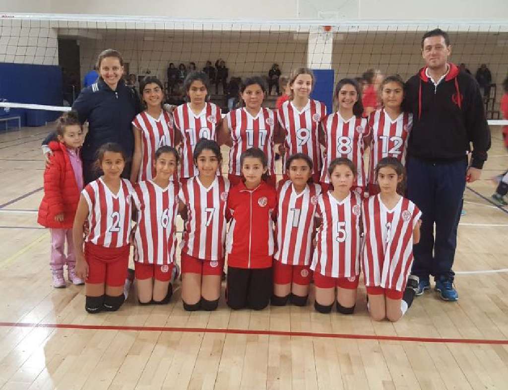 2017 - 2018 SEZONU VOLEYBOL MİDİ KIZ TAKIMIMIZ