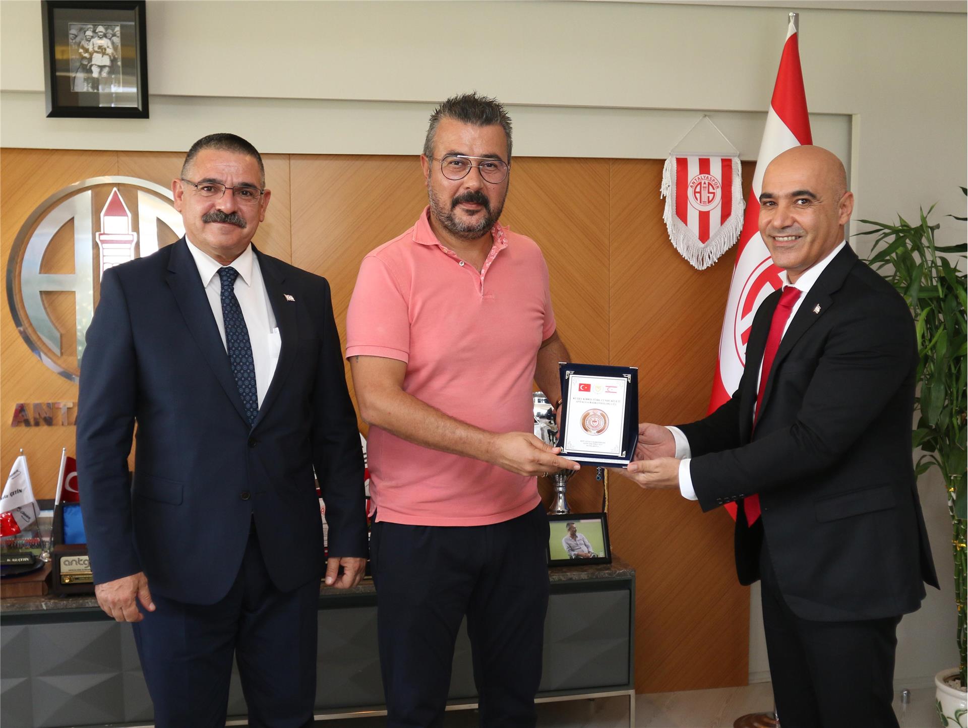 Başkanımız Aziz Çetin, KKTC Antalya Başkonsolosu ve Kültür Ataşesi'ni Ağırladı