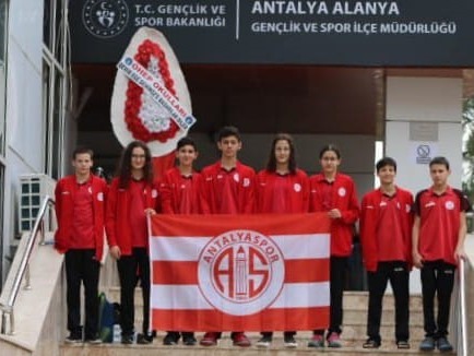 Antalyaspor Yüzme Takımımızdan Türkiye Birincilikleri