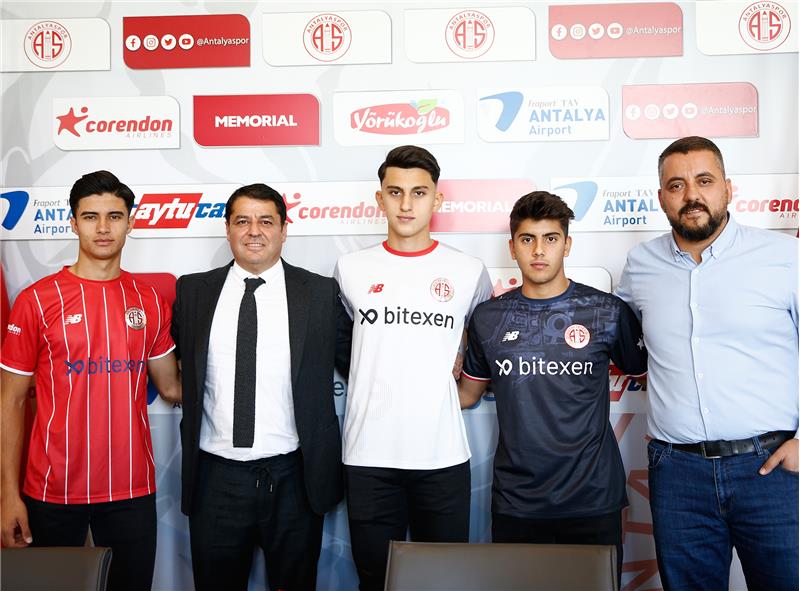 FTA Antalyaspor’umuz 3 Genç Futbolcu İle Sözleşme İmzaladı