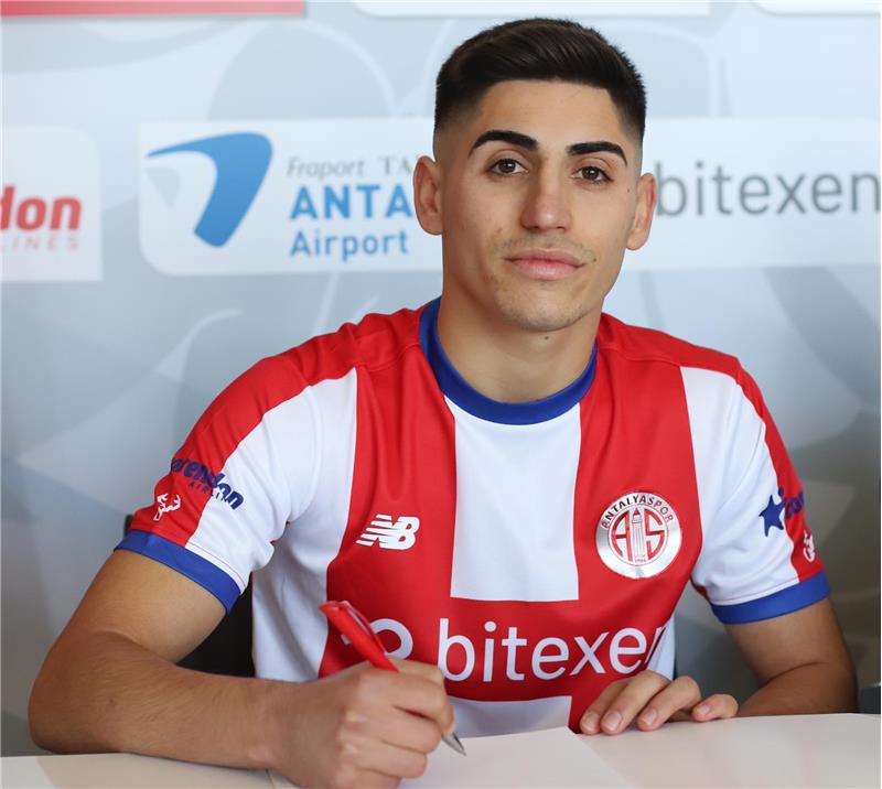 FTA Antalyaspor'umuz 4 Genç Futbolcu ile Sözleşme İmzaladı