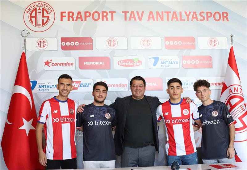FTA Antalyaspor'umuz 4 Genç Futbolcu ile Sözleşme İmzaladı