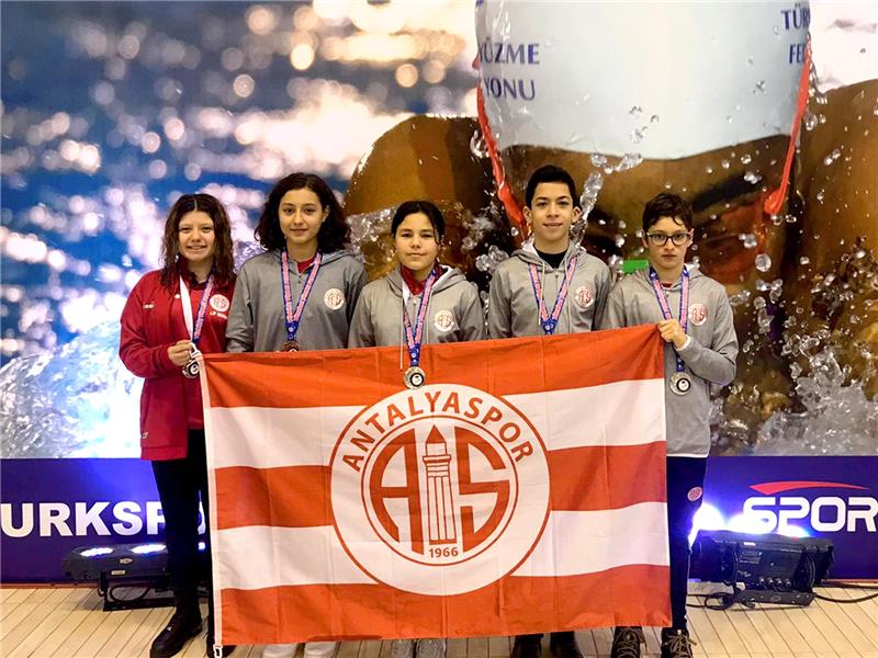Antalyaspor'lu Kulaçlardan 5 Madalya