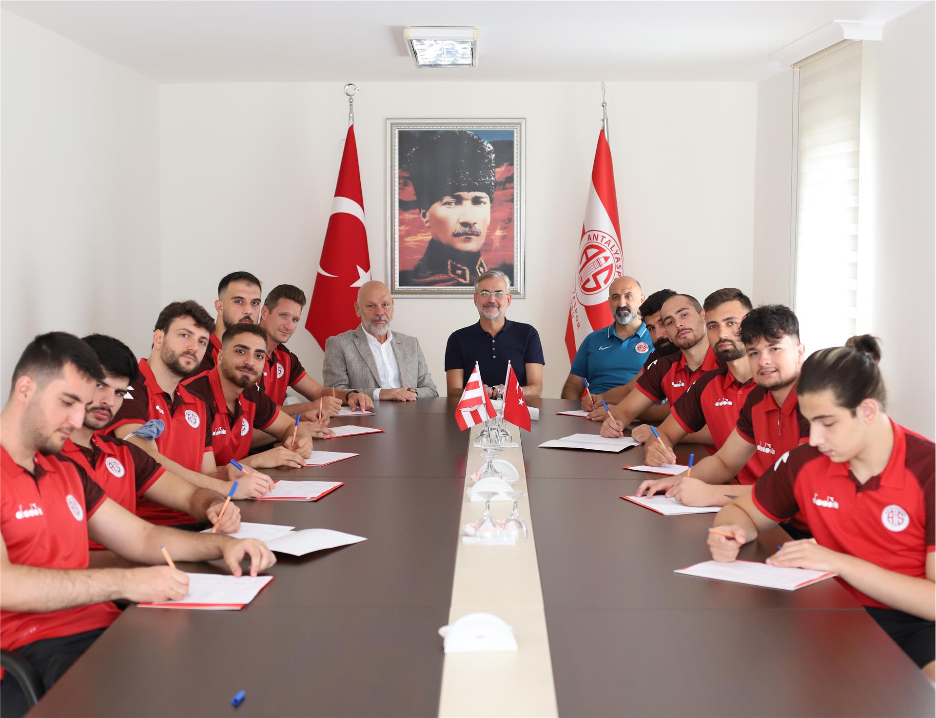 Antalyaspor Hentbol Takımımızda İmzalar Tamamlandı