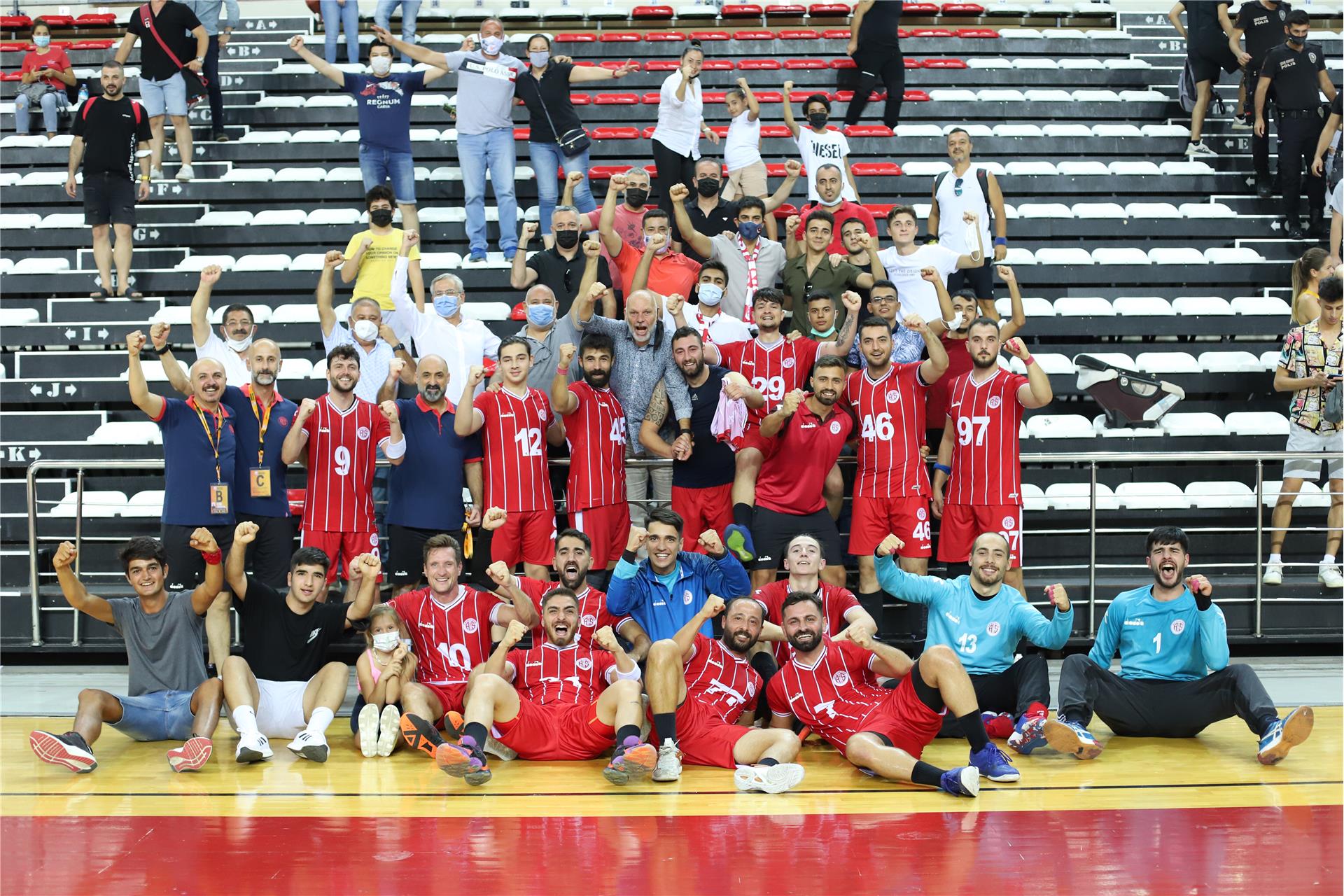 Antalyaspor 32-29 İzmir BŞB. GSK
