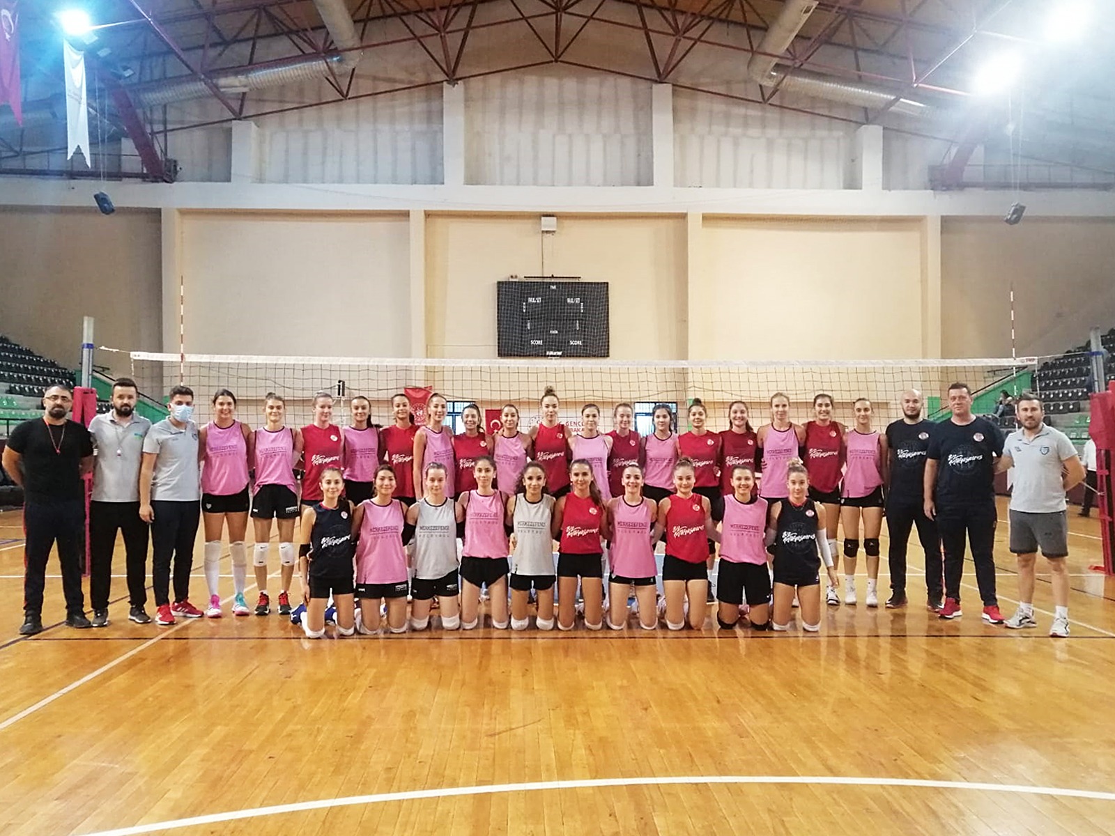 Voleybol Kadın A Takımımız Çalışmalarına Hız Kesmeden Devam Ediyor