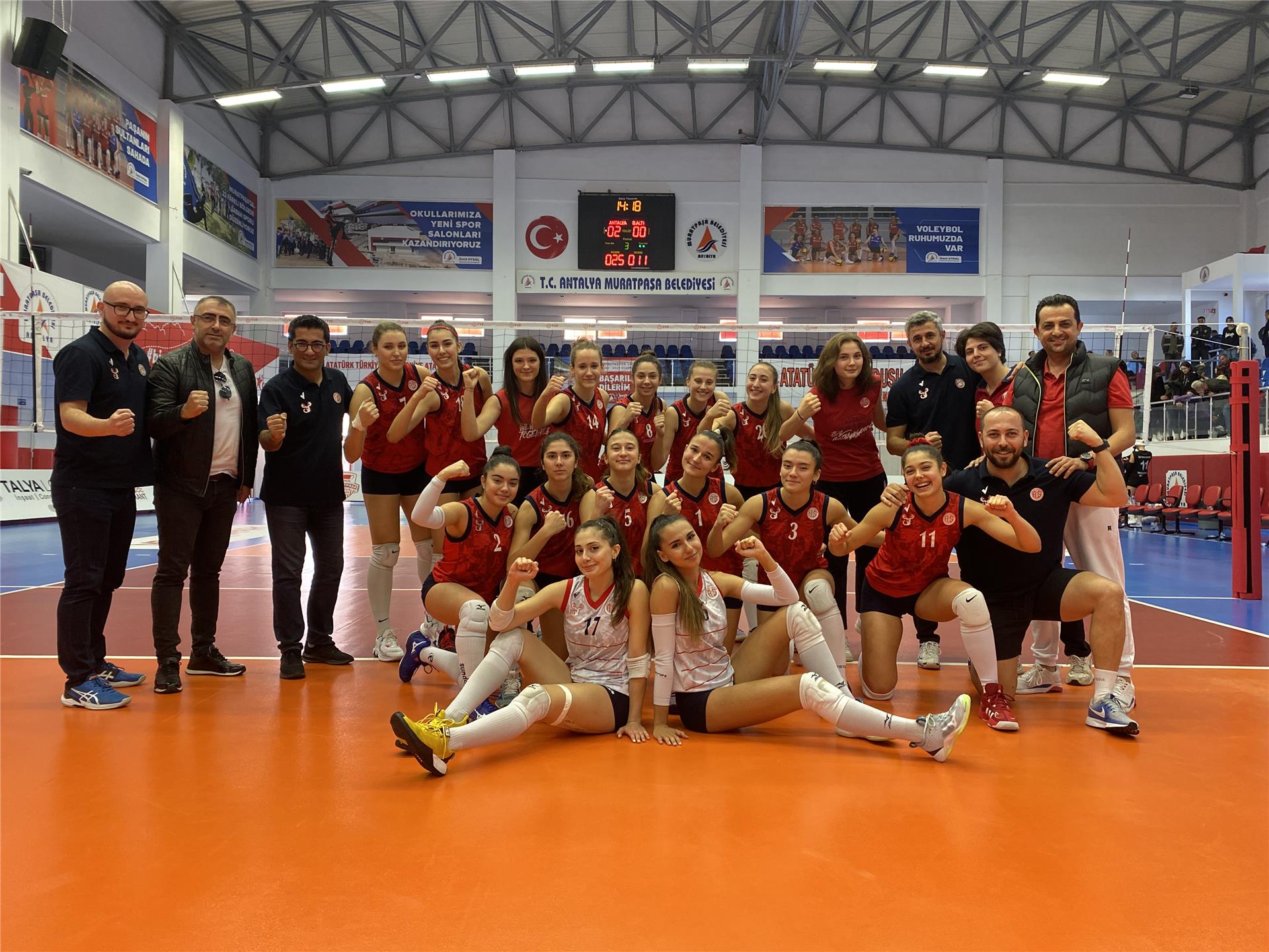 Filenin Akrepleri Evinde Galip