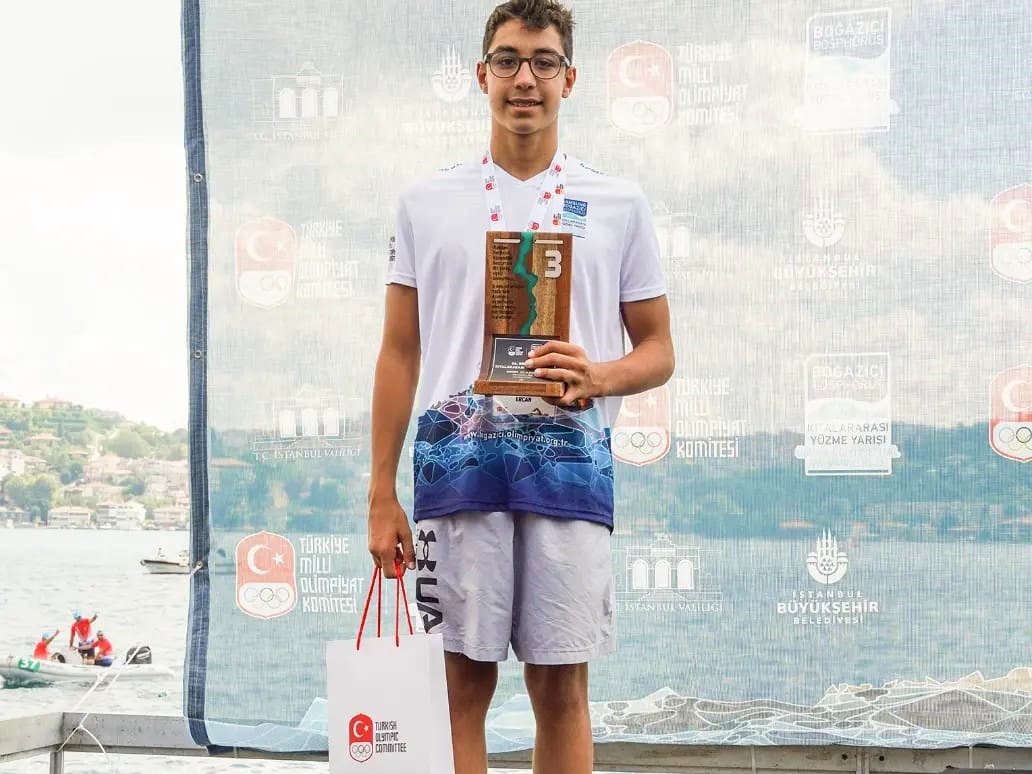 Yüzücümüz Atakan Ercan Kıtalararası Şampiyon