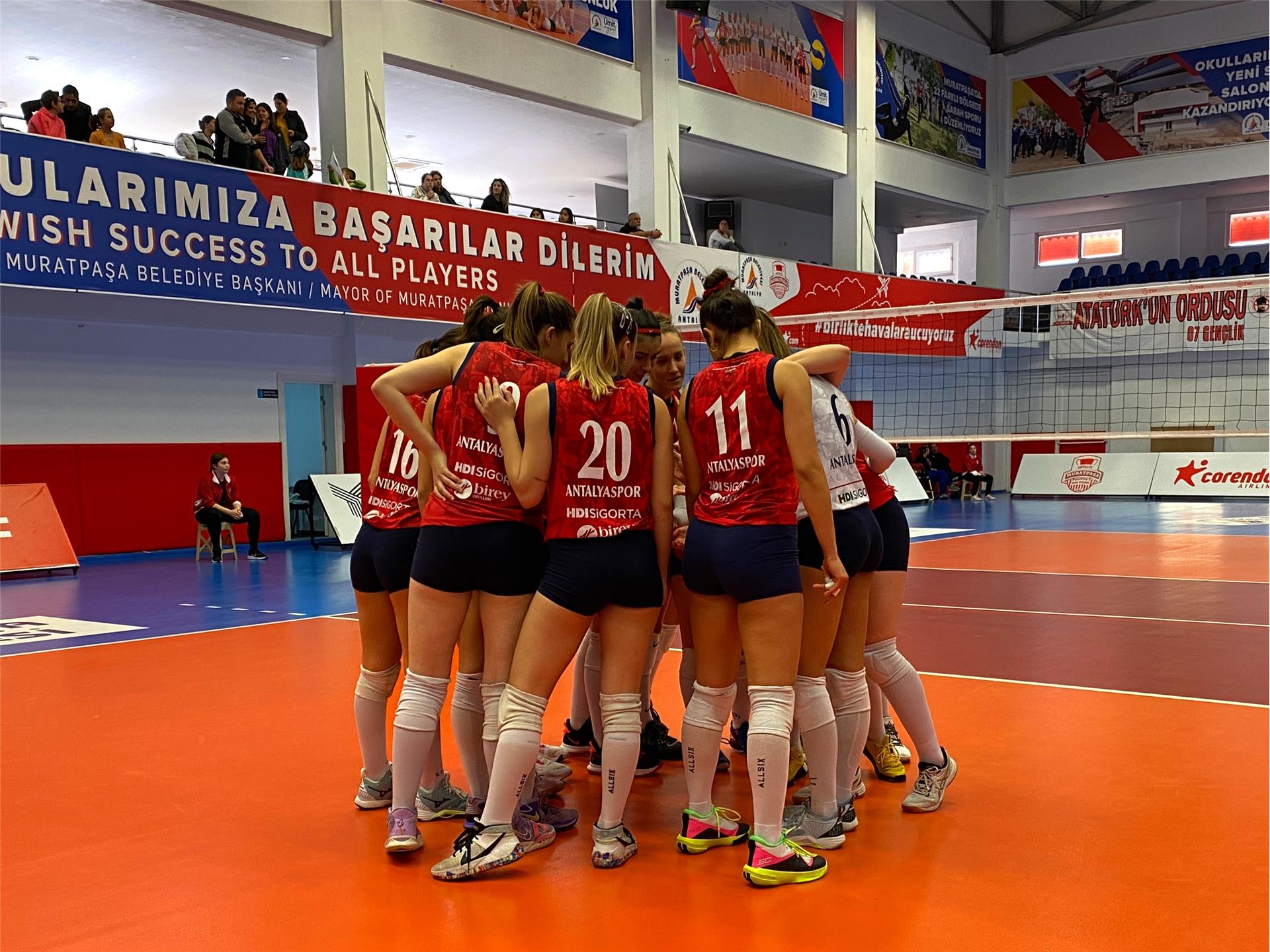 Voleybol Takımımız Üçüncü Yenilgisini Aldı